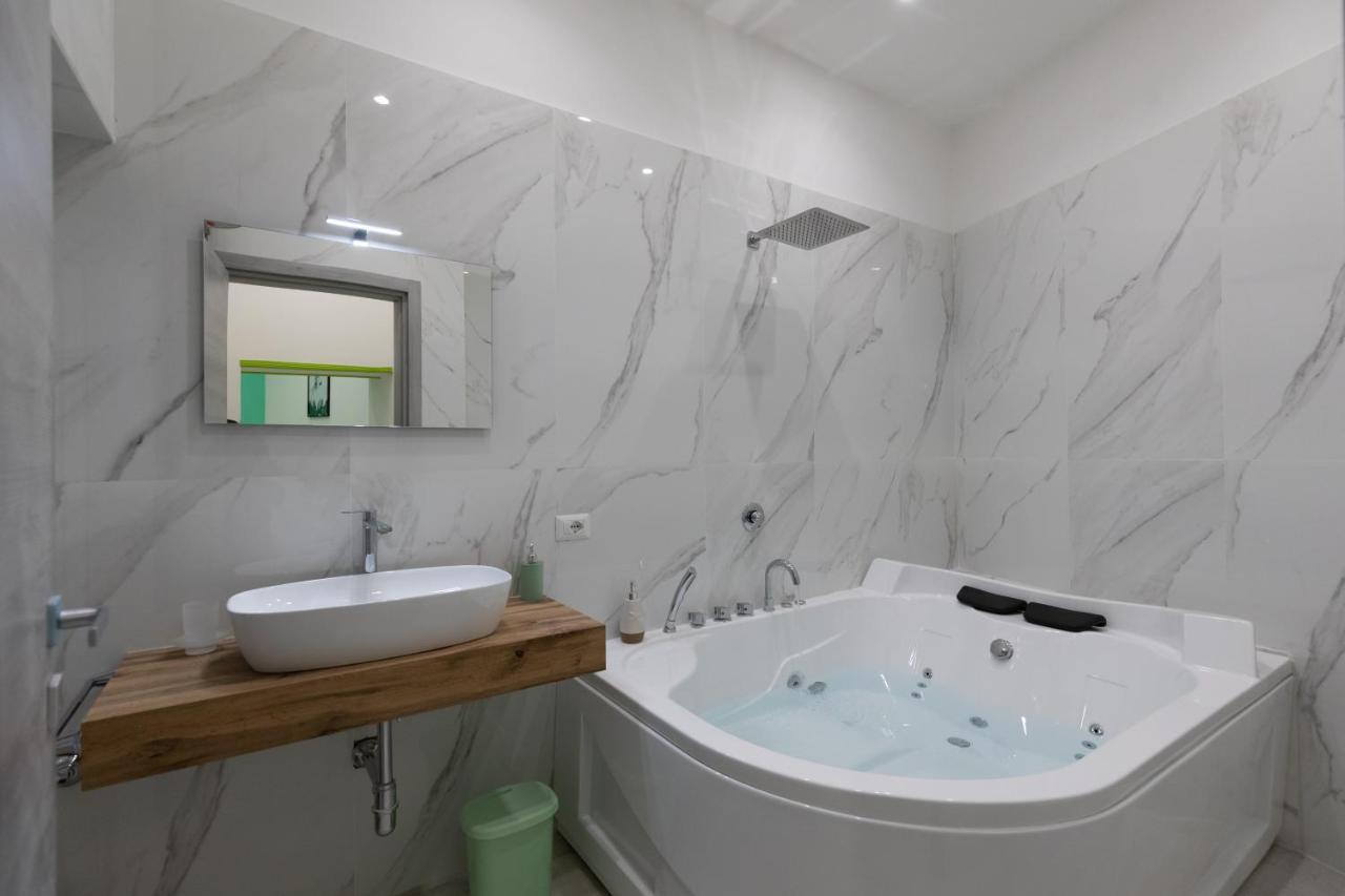 My Brilliant Home With Jacuzzi 2 Steps From St Toledo Napoli Dış mekan fotoğraf