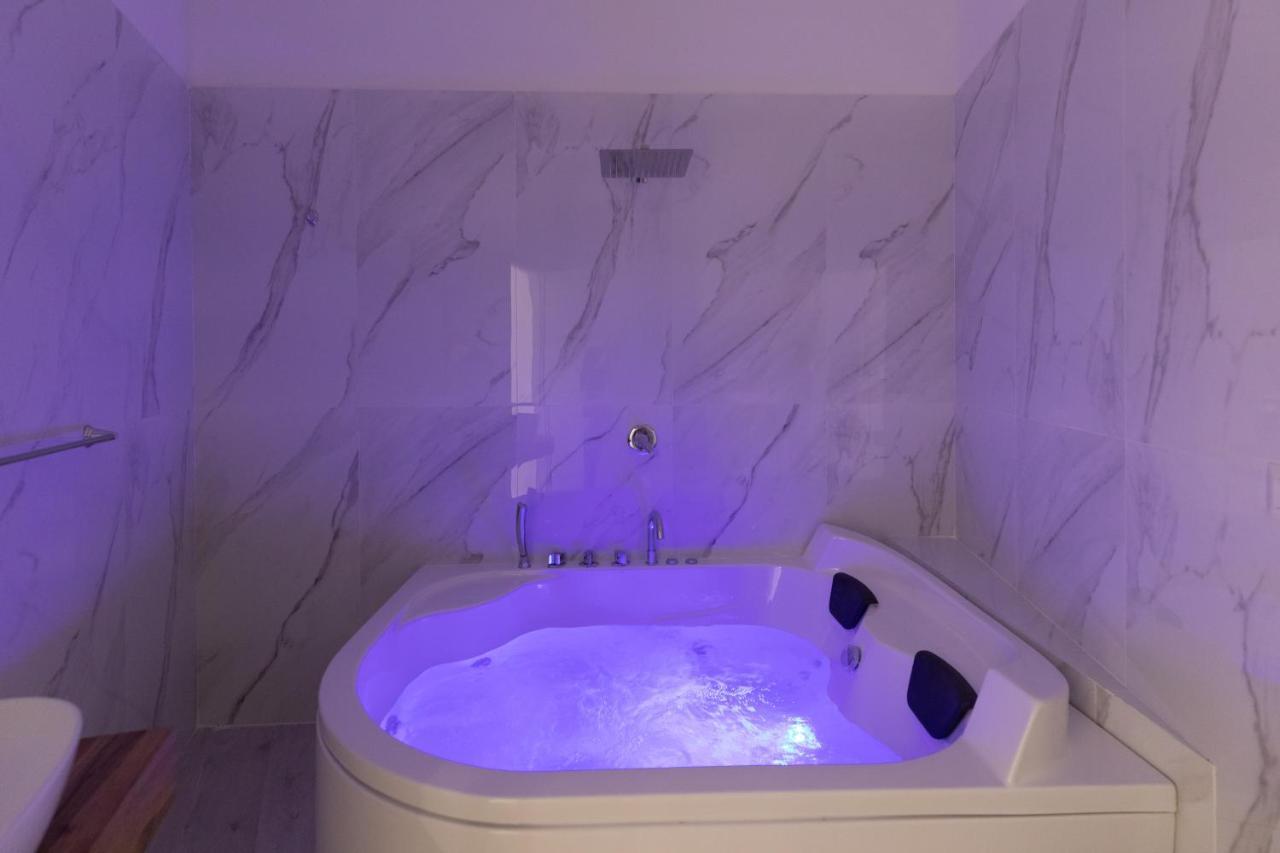 My Brilliant Home With Jacuzzi 2 Steps From St Toledo Napoli Dış mekan fotoğraf